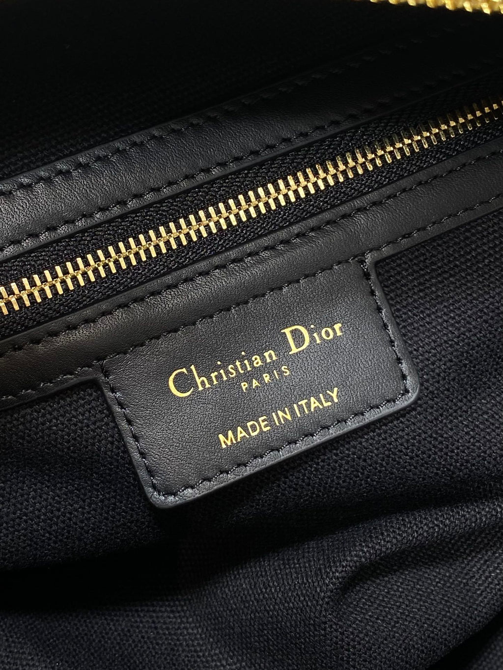 Medium D-Journey Bag in Vintage Smooth Calfskin - M2417 - Black Flat Macrocannage - Default Title - View 10