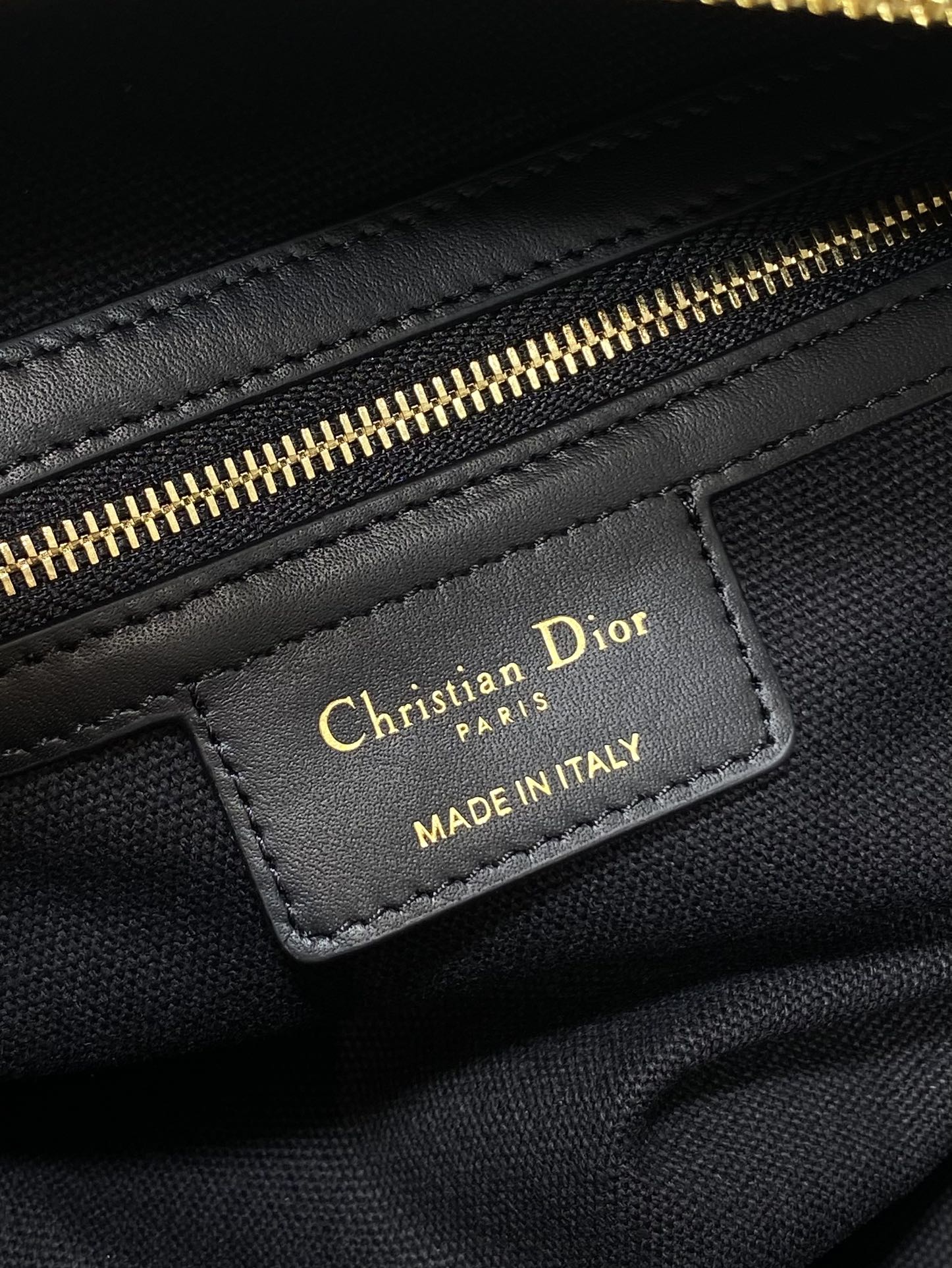 Medium D-Journey Bag in Vintage Smooth Calfskin - M2417 - Black Flat Macrocannage - Default Title - View 10