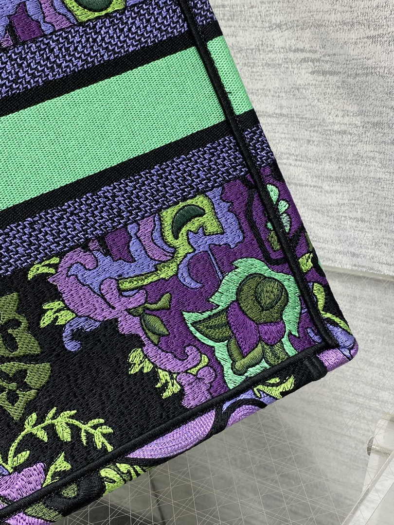 Dior Medium Book Tote M1296 Embroidery B