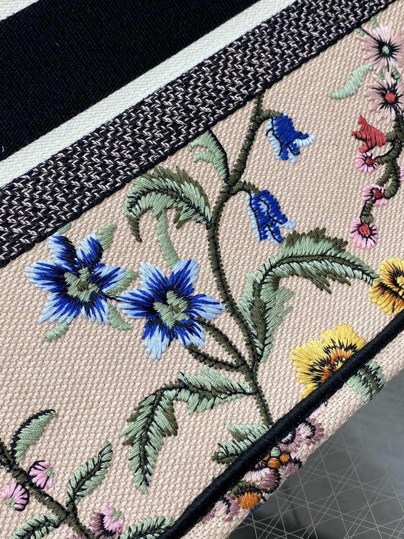 Dior Medium Book Tote M1296 Embroidery D