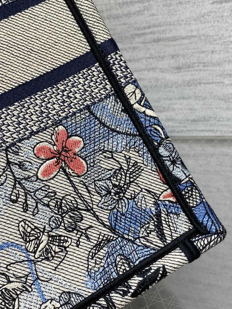 Dior Medium Book Tote M1296 Embroidery H