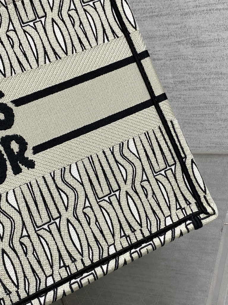 Medium Dior Book Tote M1296 Beige Miss Dior Allover Embroidery - Default Title - View 9