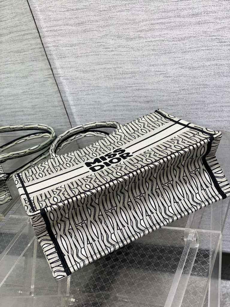 Medium Dior Book Tote M1296 Beige Miss Dior Allover Embroidery - Default Title - View 4