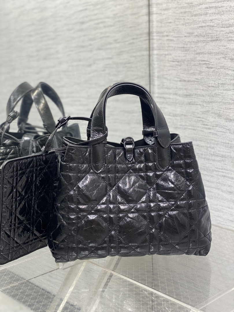 Medium Dior Toujours Bag M2821 Black Macrocannage Crinkled Calfskin