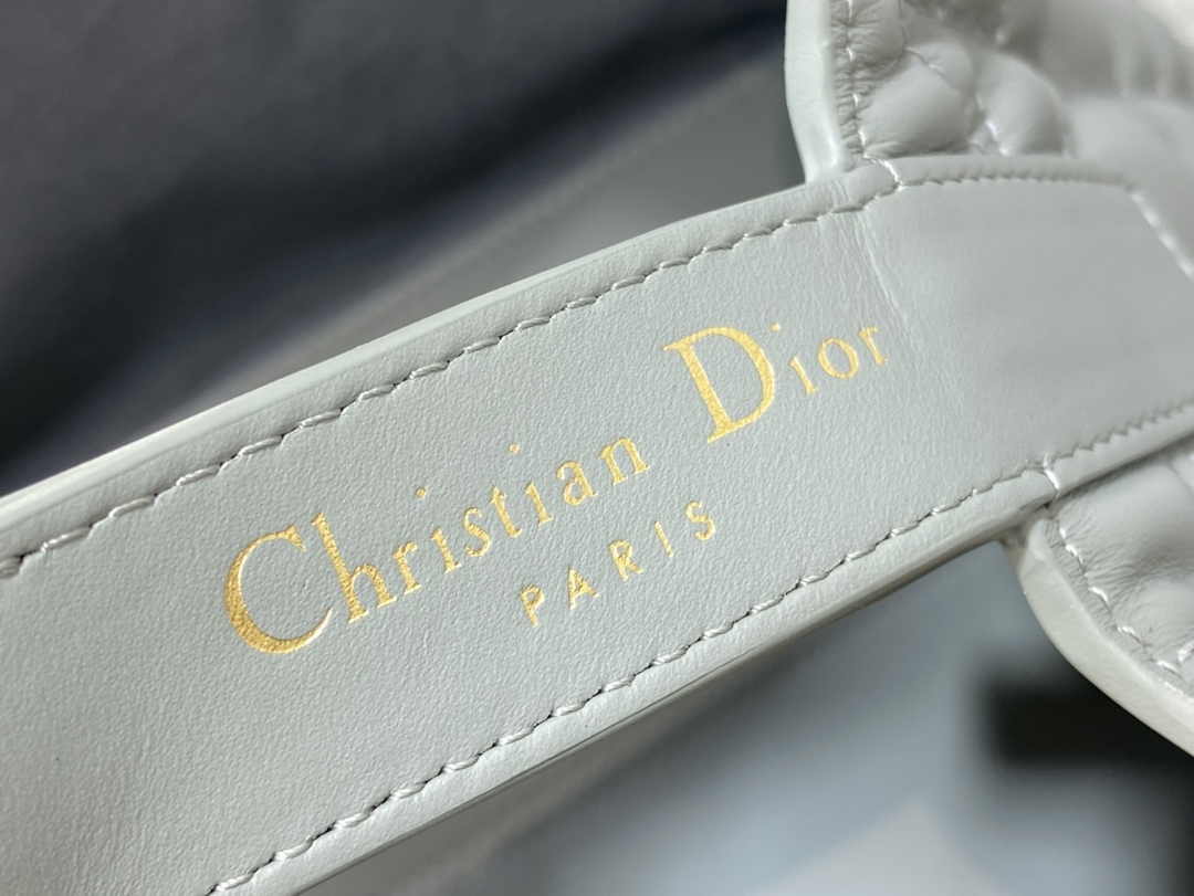 Medium Dior Toujours Bag M2821 Gray Macrocannage Calfskin