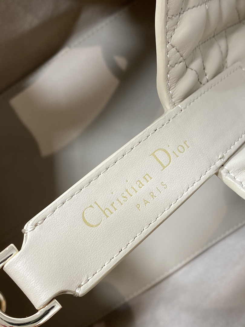 Medium Dior Toujours Bag M2821 Beige Macrocannage Calfskin