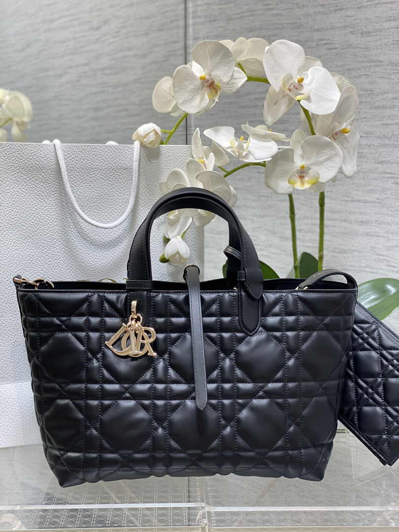 Medium Dior Toujours Bag M2821 Black Macrocannage Calfskin - Default Title - View 1