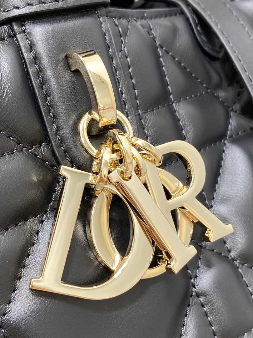 Medium Dior Toujours Bag M2821 Black Macrocannage Calfskin - Default Title - View 9