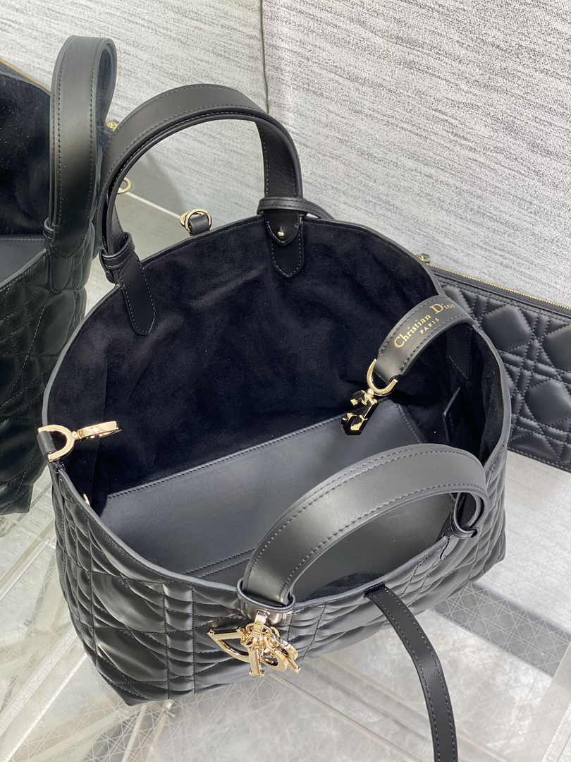 Medium Dior Toujours Bag M2821 Black Macrocannage Calfskin