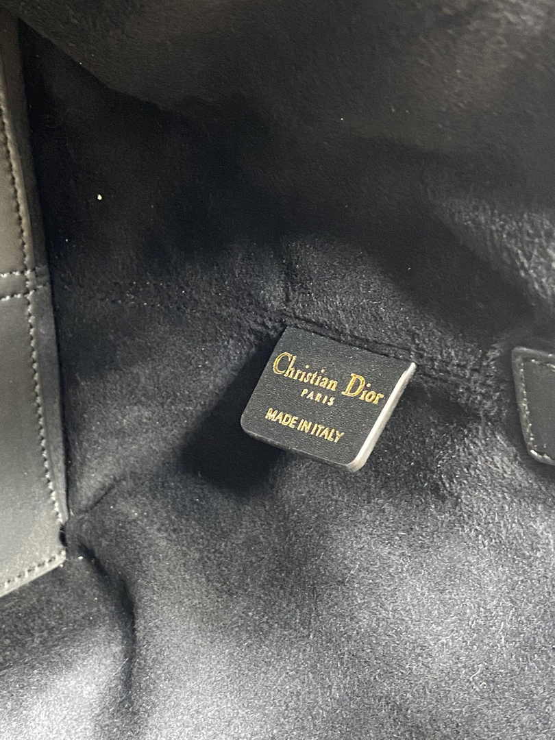 Medium Dior Toujours Bag M2821 Black Macrocannage Calfskin