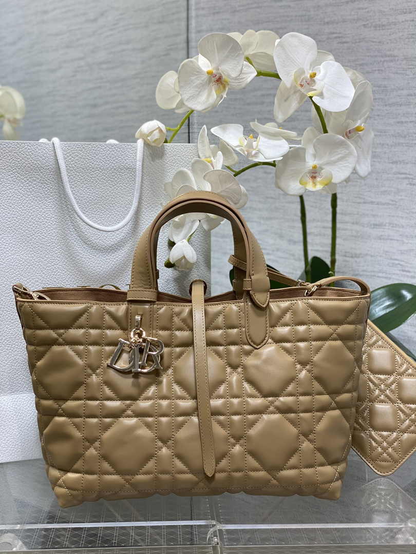 Medium Dior Toujours Bag M2821 Tan Macrocannage Calfskin - Default Title - View 1