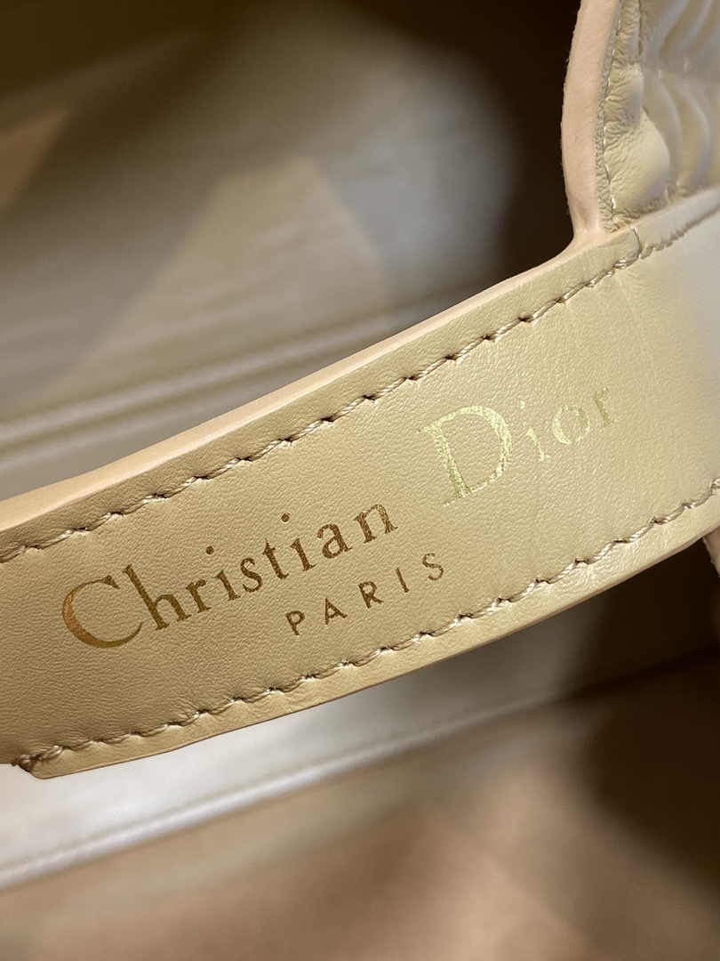 Medium Dior Toujours Bag M2821 Tan Macrocannage Calfskin