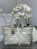 Medium Dior Toujours Bag M2821 White Macrocannage Calfskin - Default Title - View 1