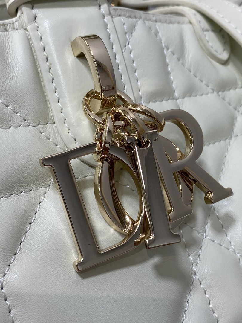 Medium Dior Toujours Bag M2821 White Macrocannage Calfskin