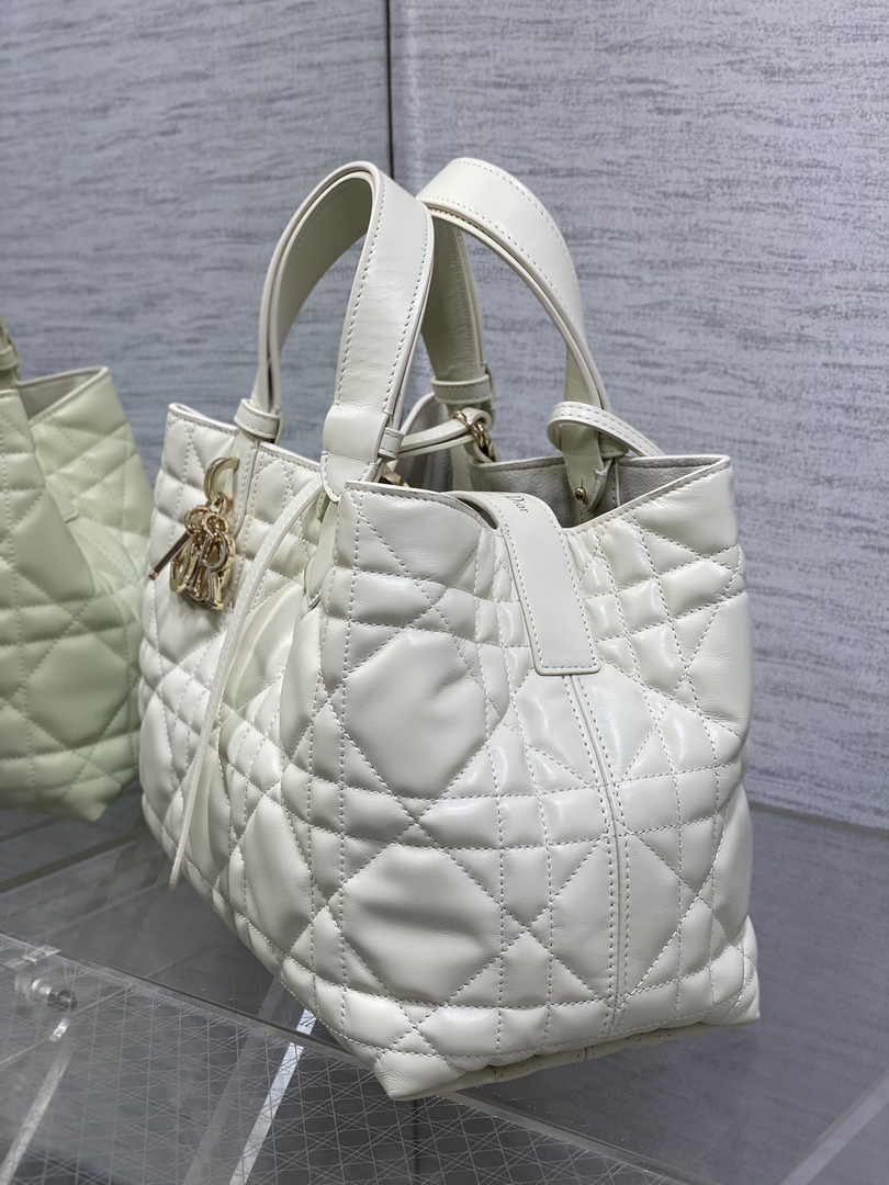 Medium Dior Toujours Bag M2821 White Macrocannage Calfskin
