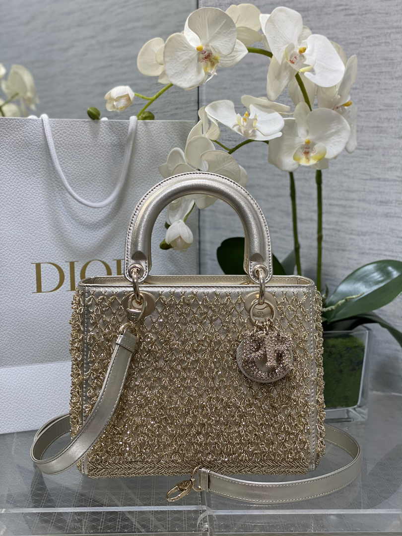 Medium Lady Dior Bag M0565 Silver Cannage Calfskin - Default Title - View 1
