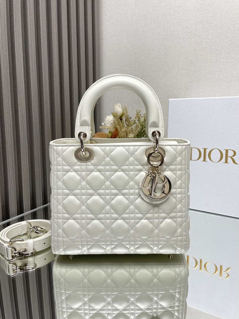 Medium Lady Dior Bag M0565 Beige Cannage Lambskin - Default Title - View 1