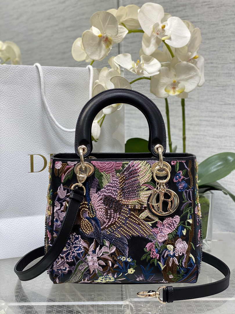 Medium Lady Dior Bag M0565 Black Cannage Calfskin M61 - Default Title - View 1