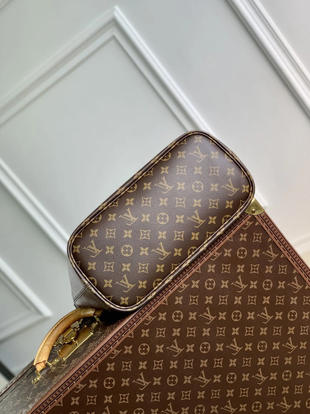 Louis Vuitton Neverfull Inside Out MM Bag, M28352 Brown Monogram canvas