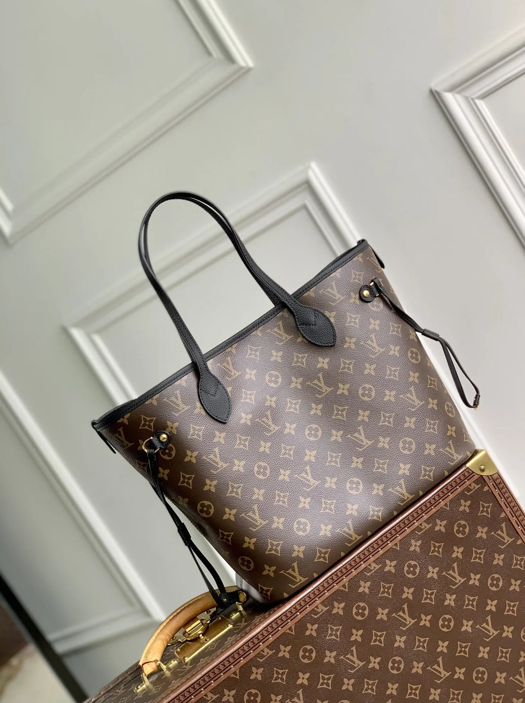 Louis Vuitton Neverfull Inside Out MM Bag, M28351 Black cowhide Monogram Canvas