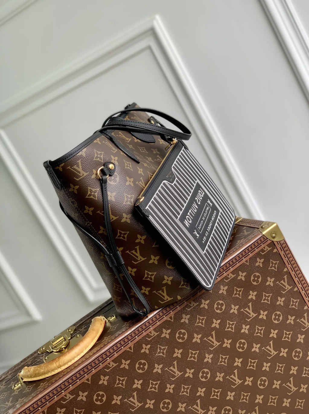 Louis Vuitton Neverfull Inside Out MM Bag, M28351 Black cowhide Monogram Canvas