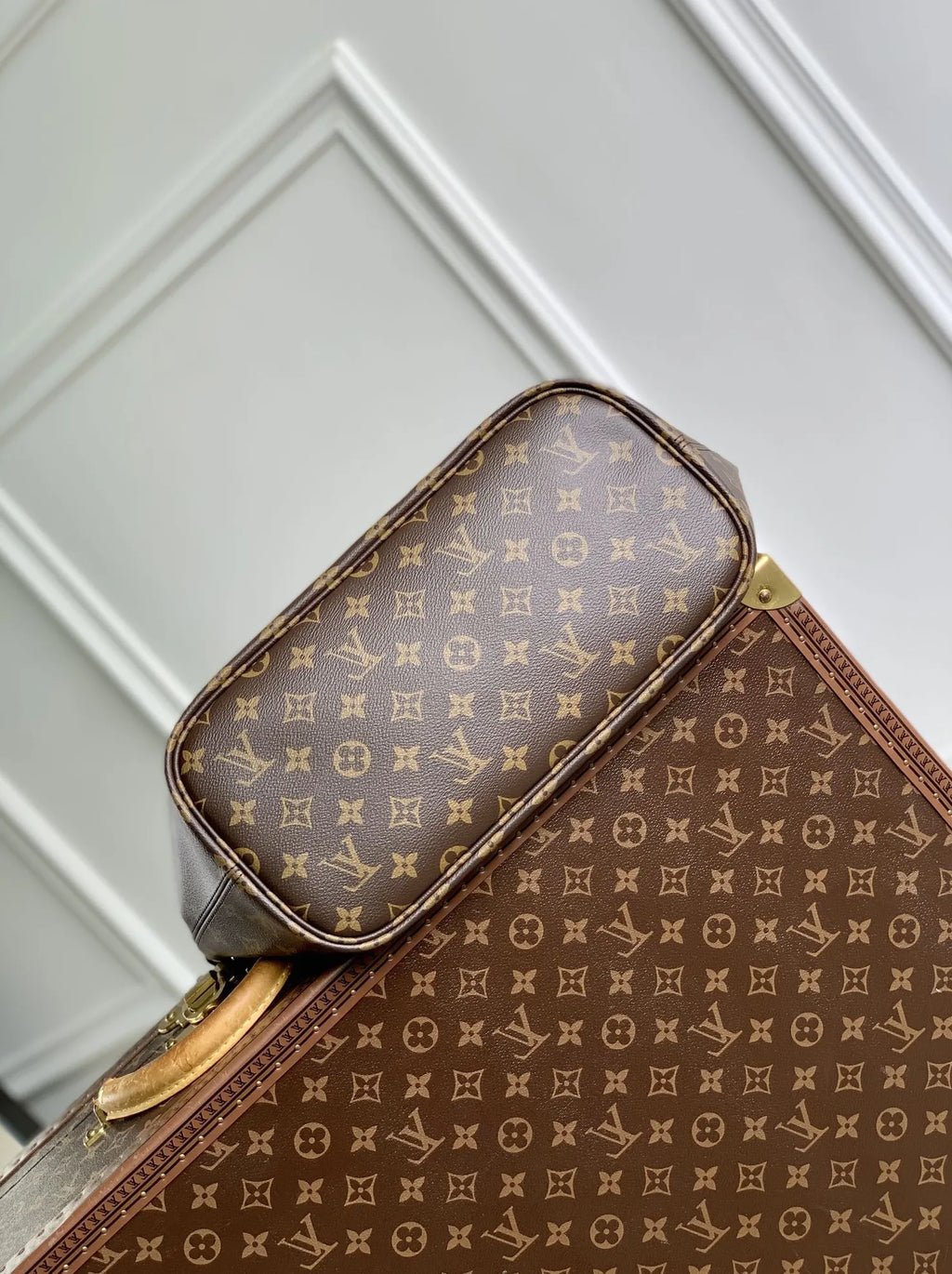 Louis Vuitton Neverfull Inside Out MM Bag, M28351 Black cowhide Monogram Canvas