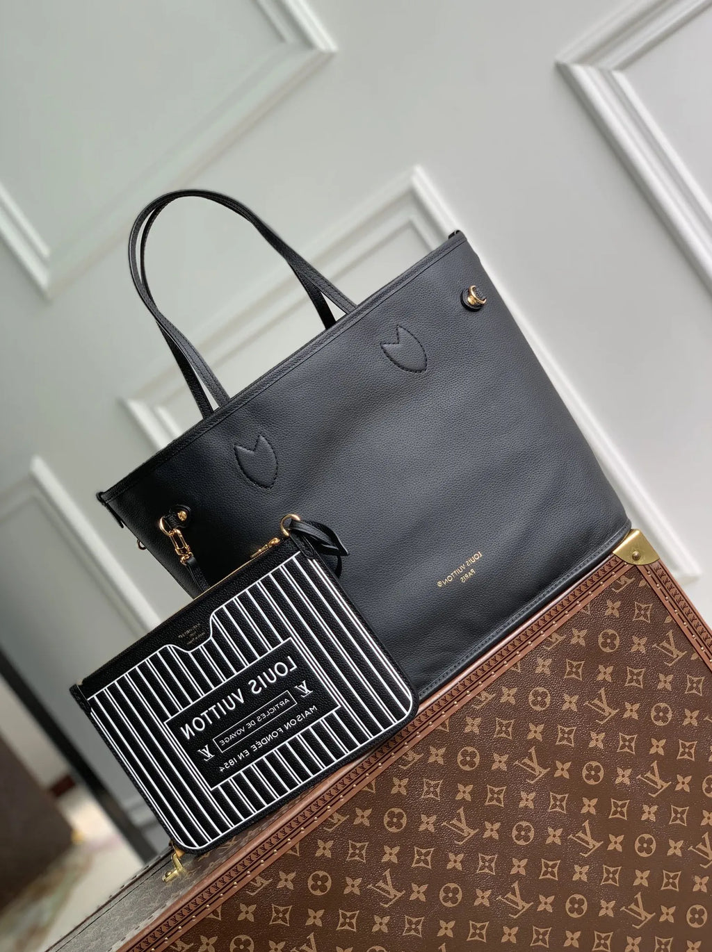 Louis Vuitton Neverfull Inside Out MM Bag, M28351 Black cowhide Monogram Canvas