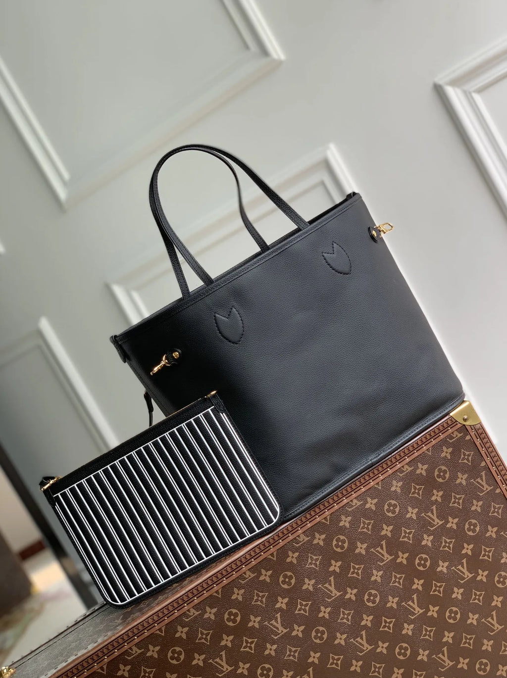 Louis Vuitton Neverfull Inside Out MM Bag, M28351 Black cowhide Monogram Canvas