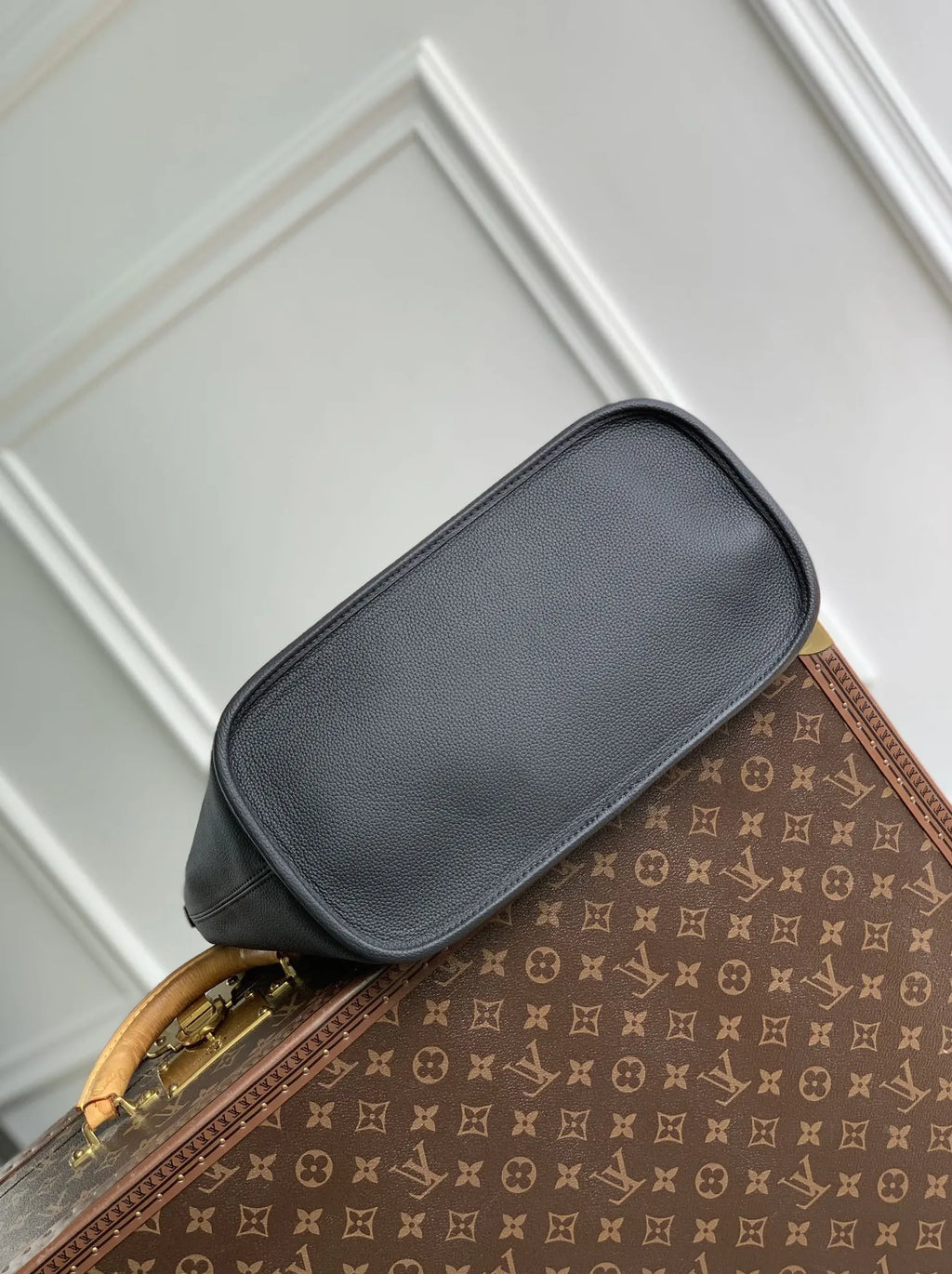 Louis Vuitton Neverfull Inside Out MM Bag, M28351 Black cowhide Monogram Canvas