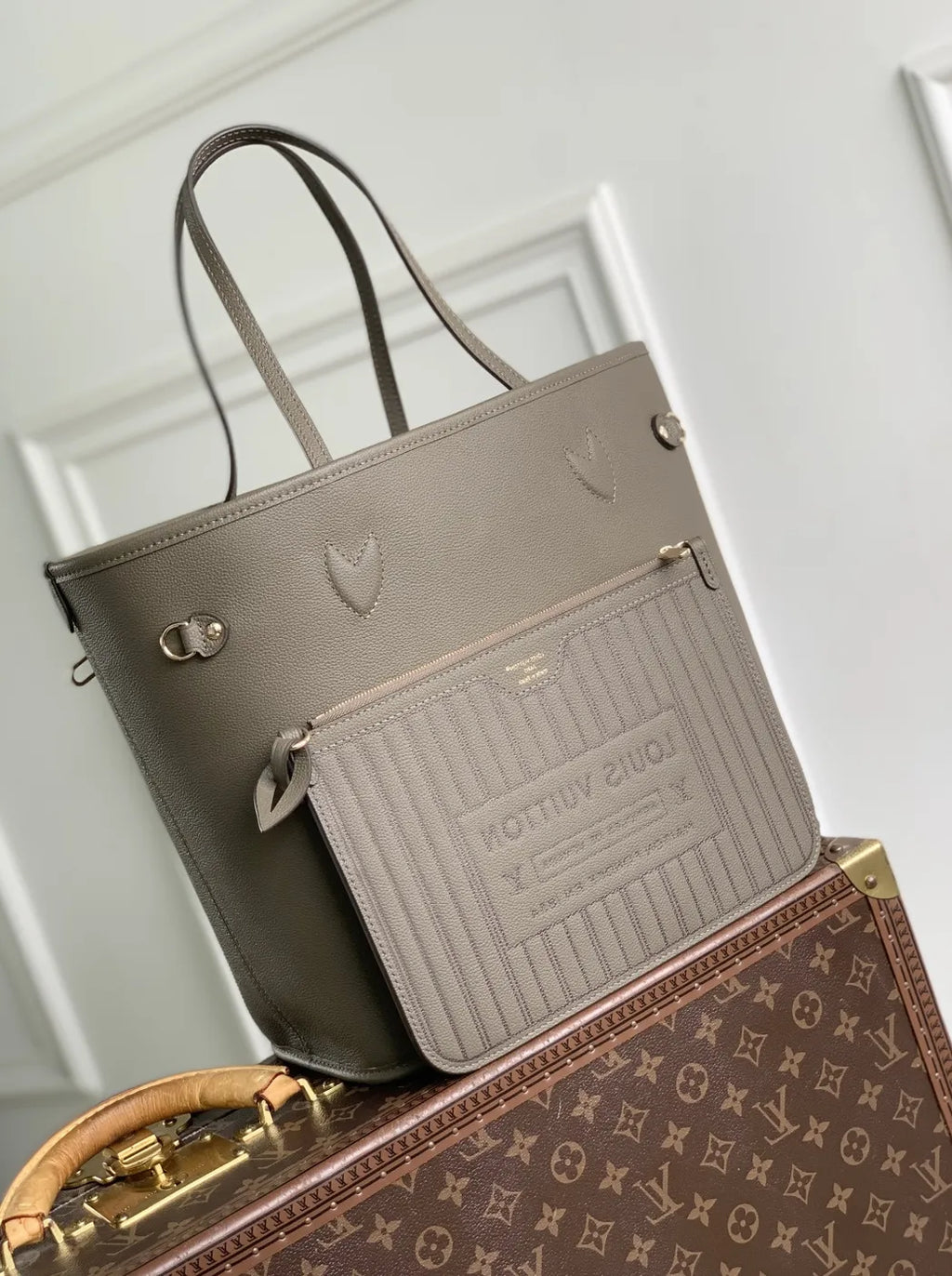 Louis Vuitton Neverfull Inside Out MM Bag, M25664 Gray Monogram canvas