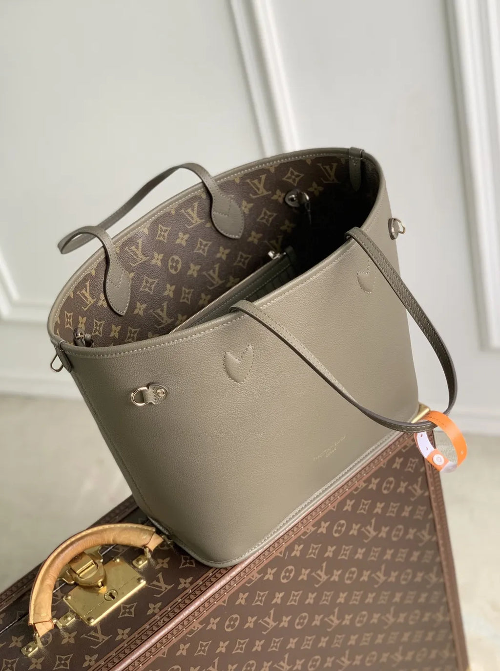 Louis Vuitton Neverfull Inside Out MM Bag, M25664 Gray Monogram canvas