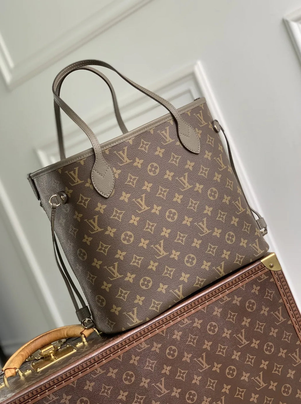 Louis Vuitton Neverfull Inside Out MM Bag, M25664 Gray Monogram canvas