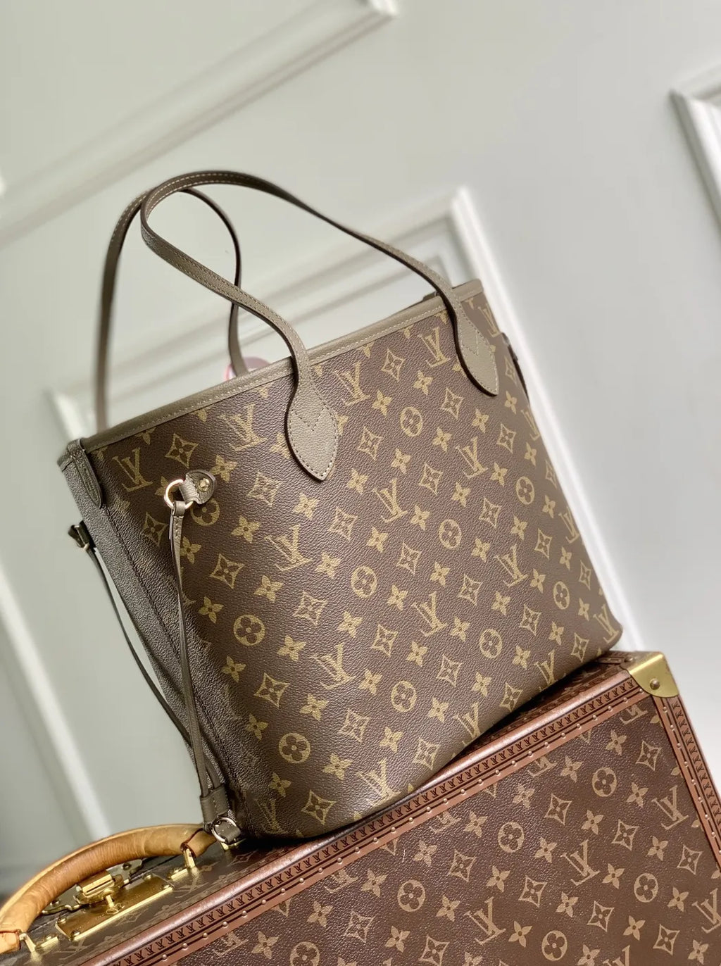 Louis Vuitton Neverfull Inside Out MM Bag, M25664 Gray Monogram canvas