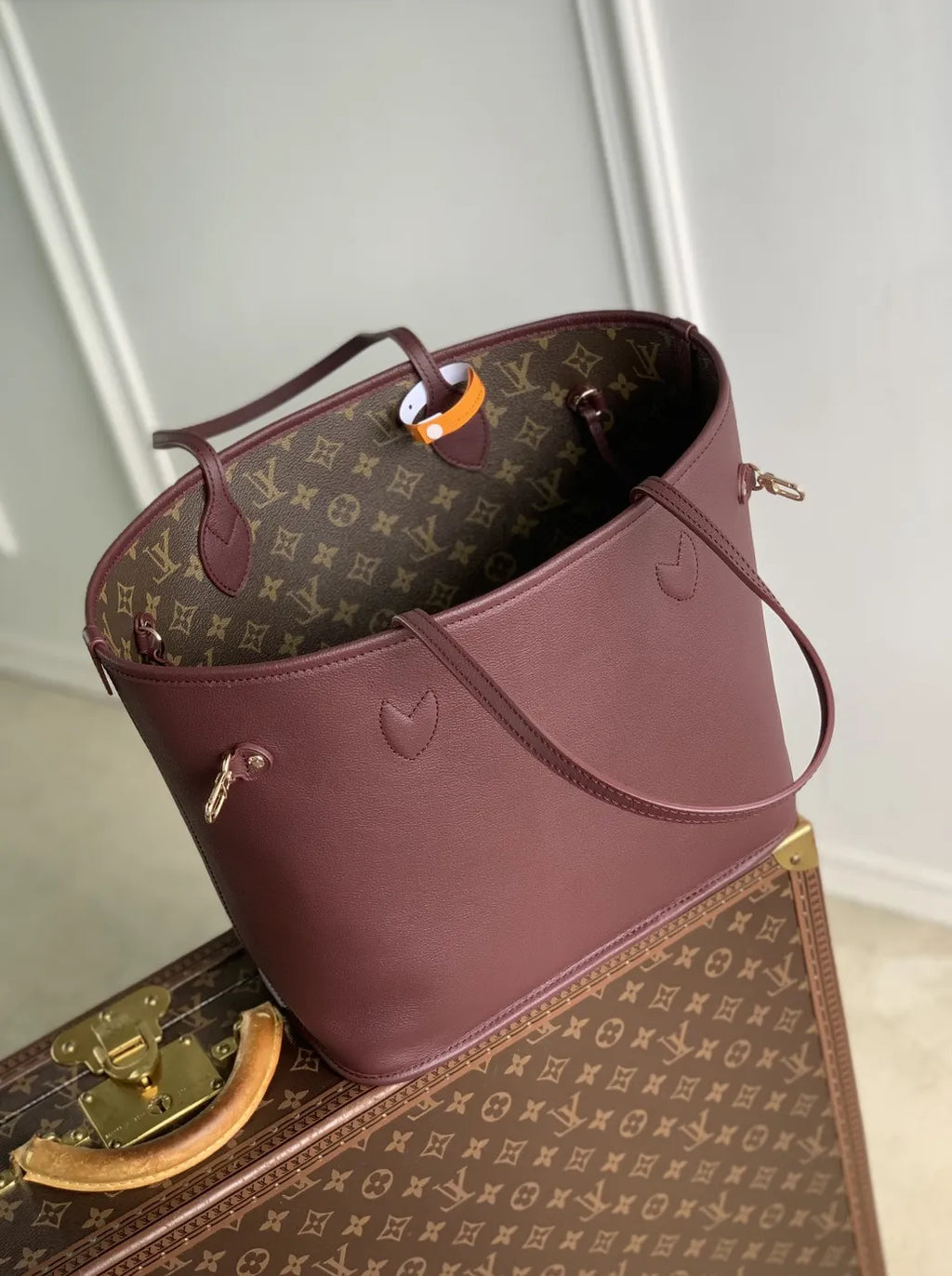 Louis Vuitton Neverfull Inside Out MM Bag, M25663 Monogram Red Coated canvas