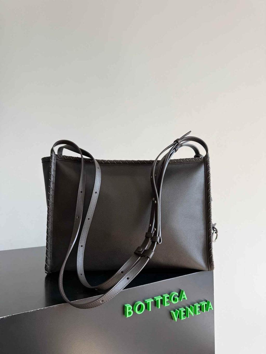 Bottega Veneta Men's Corriere Messenger Bag – Brown 826852 - Default Title - View 3