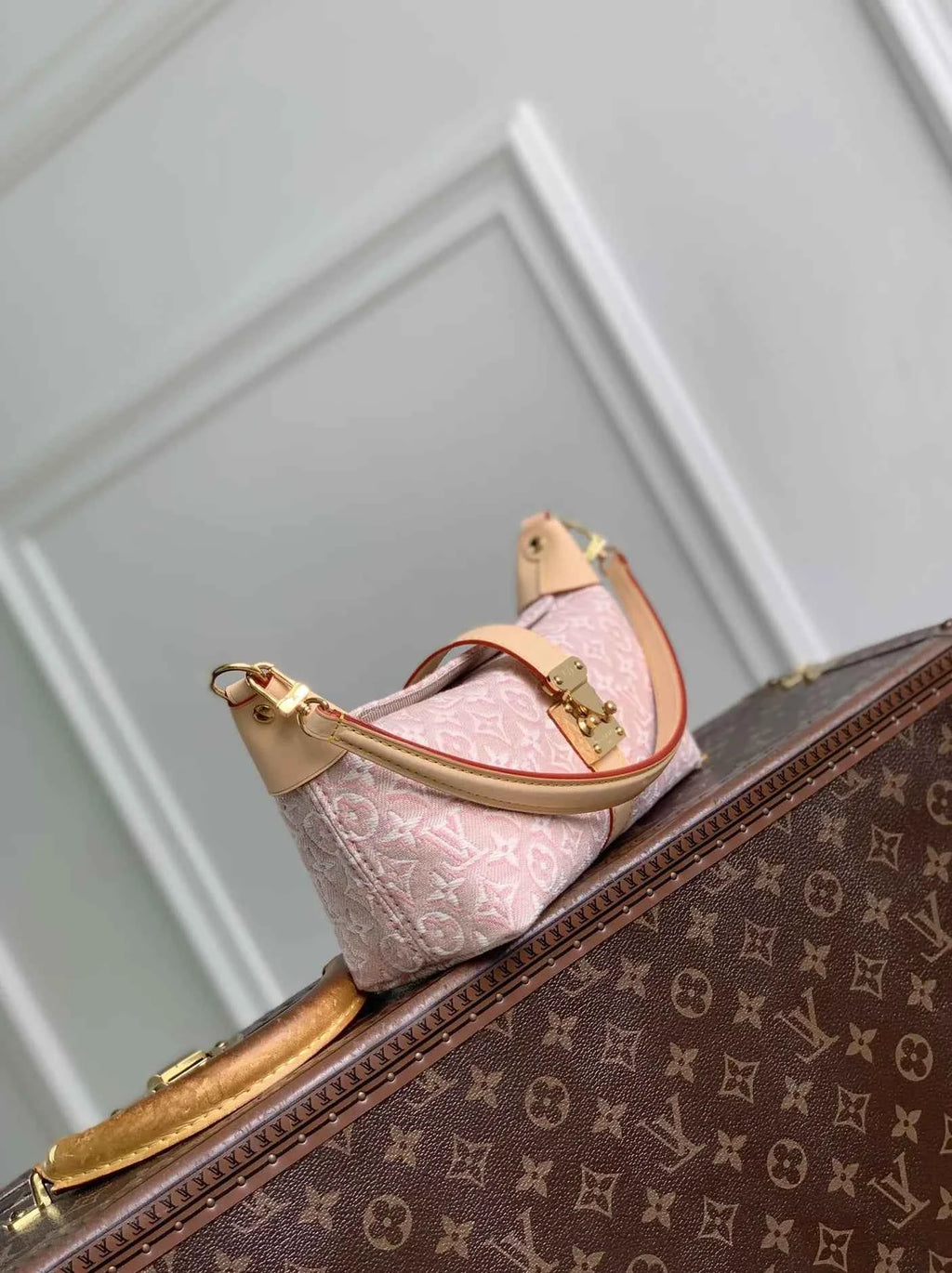 Louis Vuitton Pochette Mia Bag M2A382 Monogram Emblème Rose Ruban