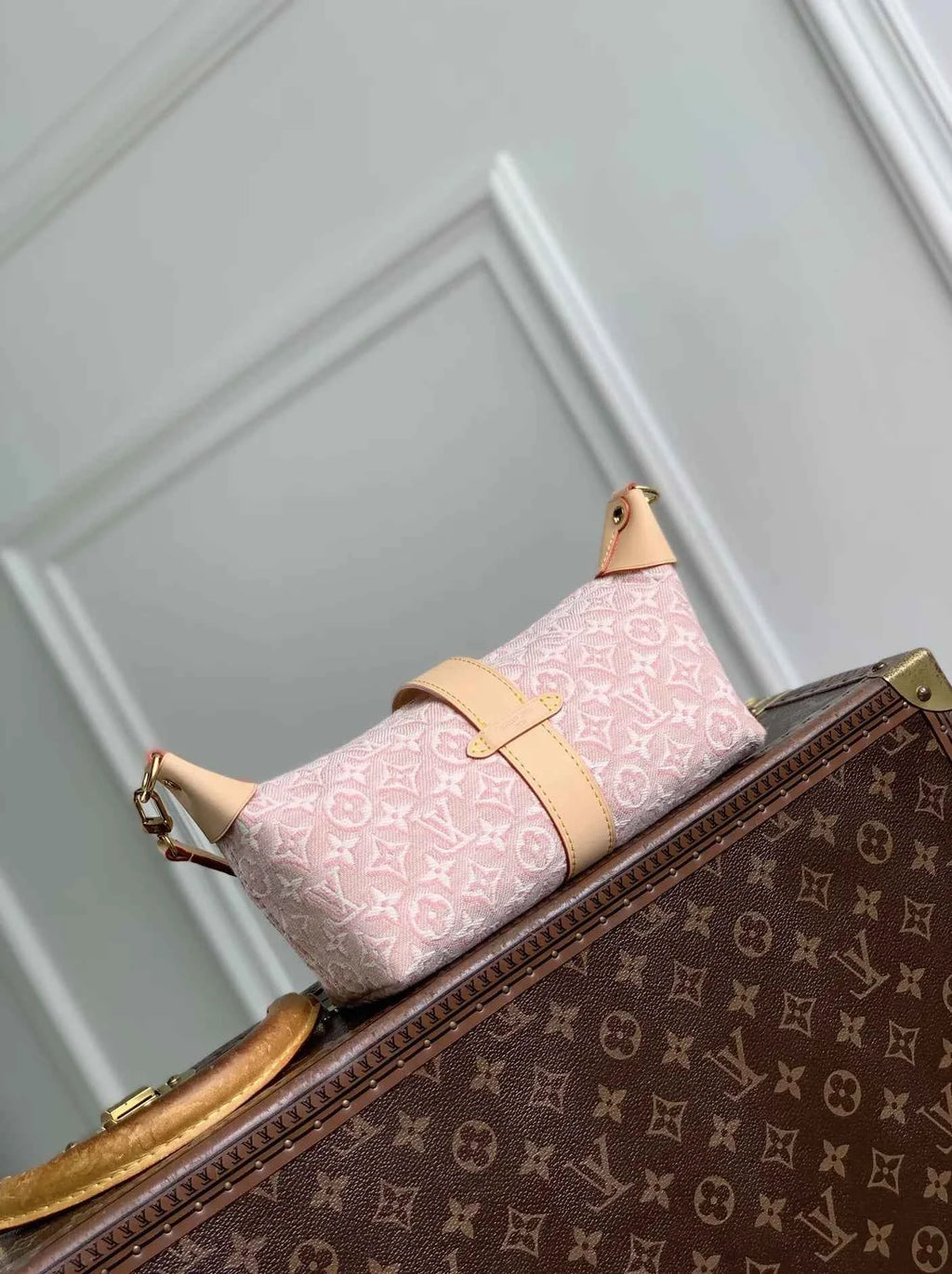 Louis Vuitton Pochette Mia Bag M2A382 Monogram Emblème Rose Ruban