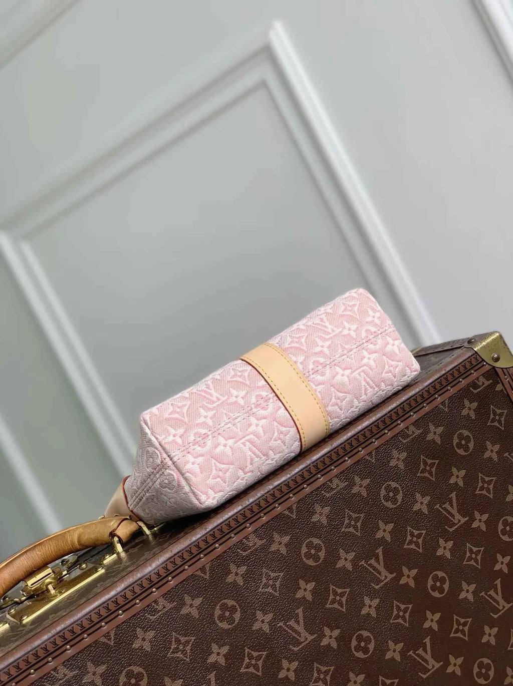Louis Vuitton Pochette Mia Bag M2A382 Monogram Emblème Rose Ruban