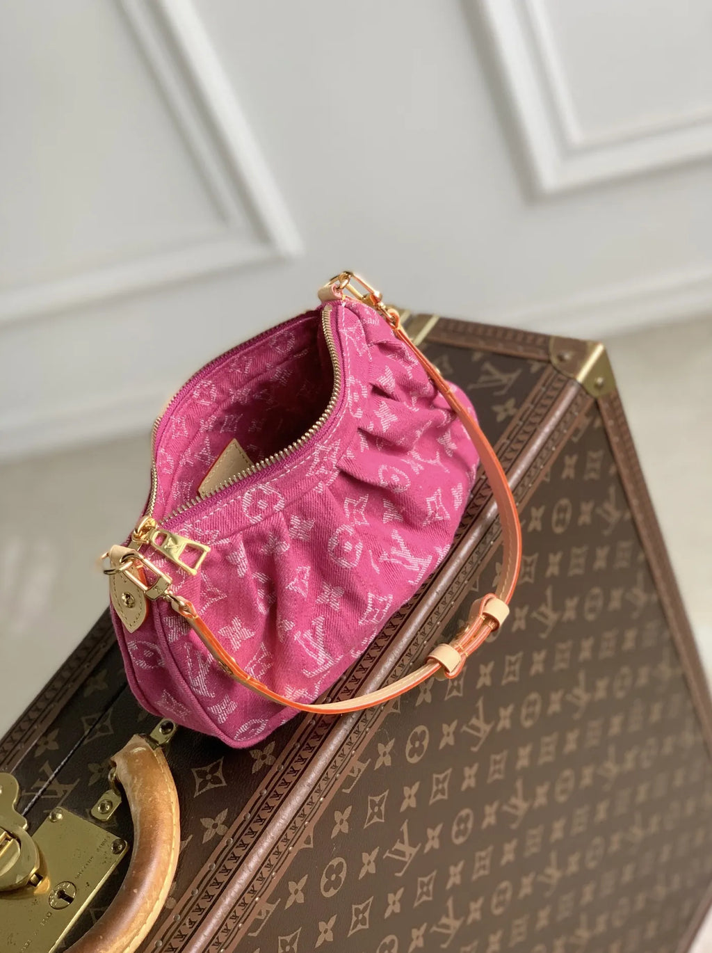 Louis Vuitton Pochette Valley Bag M28327 Monogram Fuchsia Denim