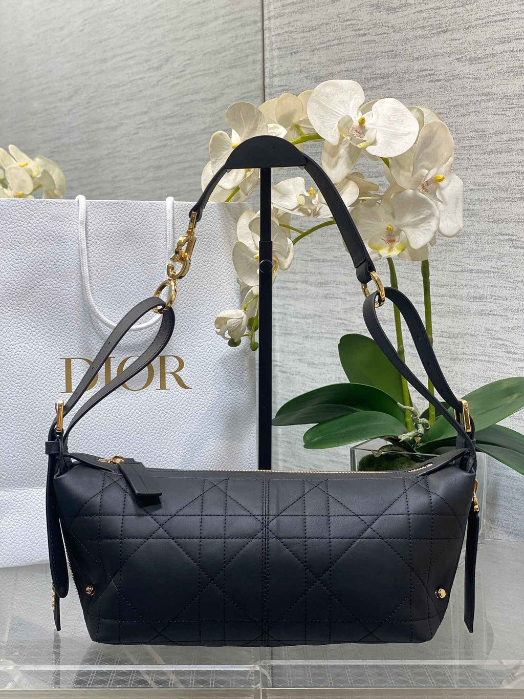 Small D-Journey Bag - M2416 - in Vintage Smooth Calfskin - Black Flat Macrocannage - Default Title - View 1