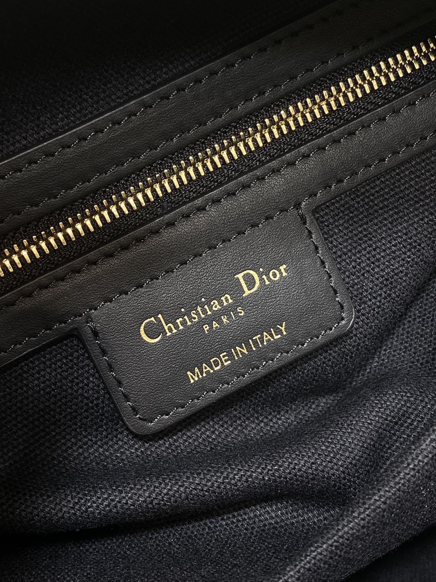 Small D-Journey Bag - M2416 - in Vintage Smooth Calfskin - Black Flat Macrocannage - Default Title - View 10
