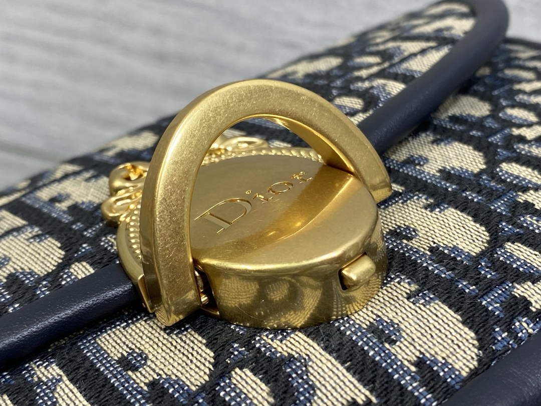 Small Dior Médaillon Flap Bag with Chain – Blue Oblique Jacquard M3921