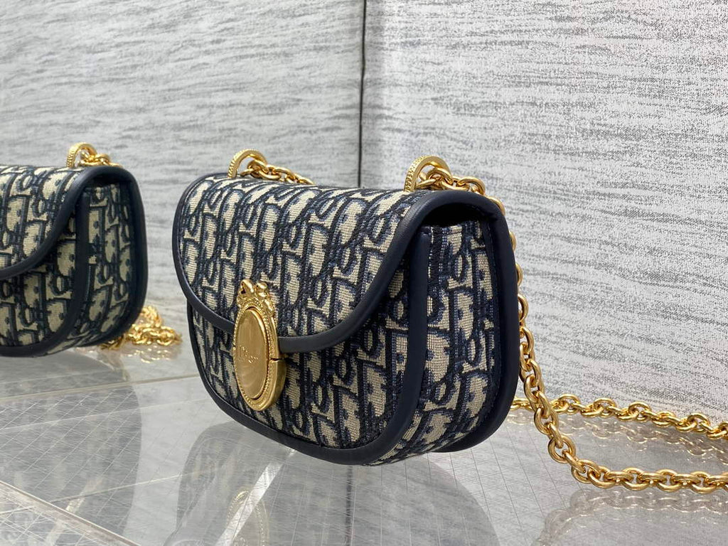 Small Dior Médaillon Flap Bag with Chain – Blue Oblique Jacquard M3921
