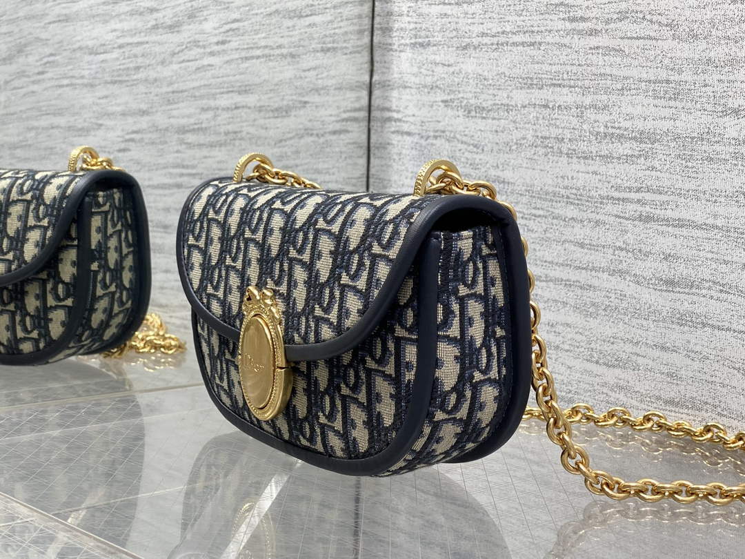 Small Dior Médaillon Flap Bag with Chain – Blue Oblique Jacquard M3921