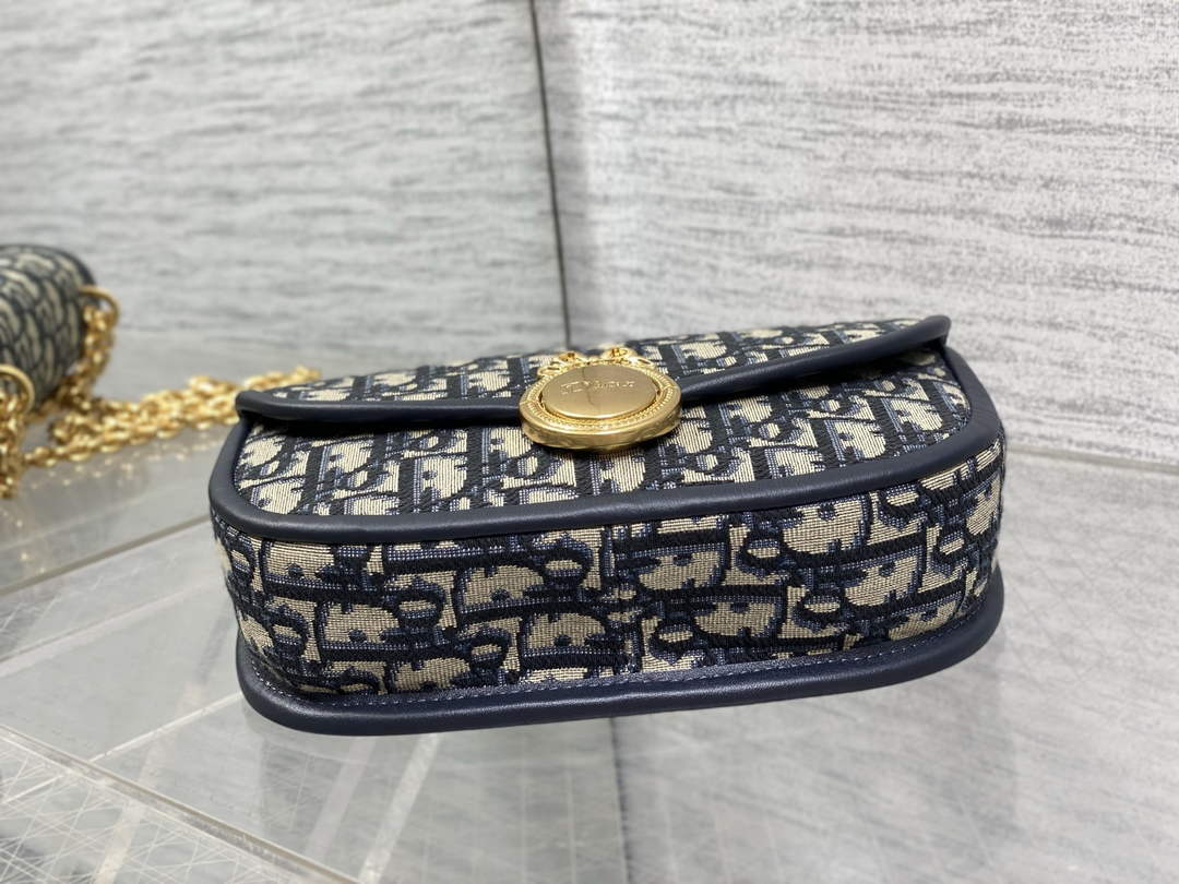 Small Dior Médaillon Flap Bag with Chain – Blue Oblique Jacquard M3921