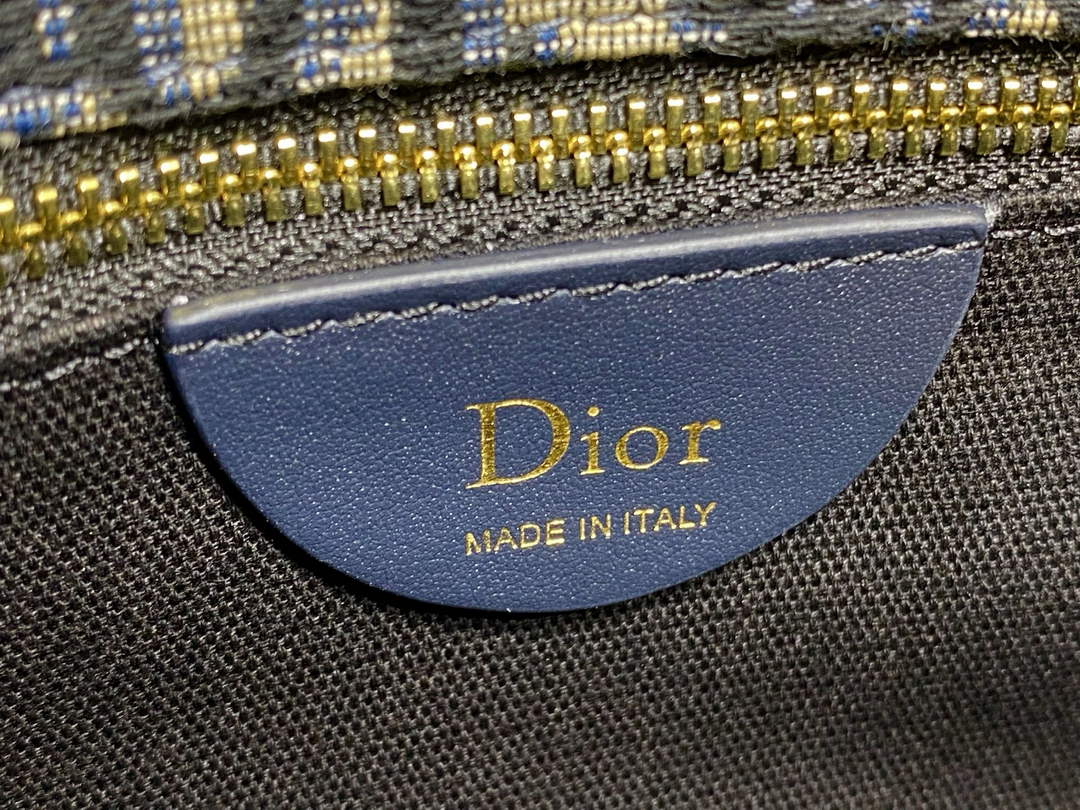 Small Dior Médaillon Flap Bag with Chain – Blue Oblique Jacquard M3921