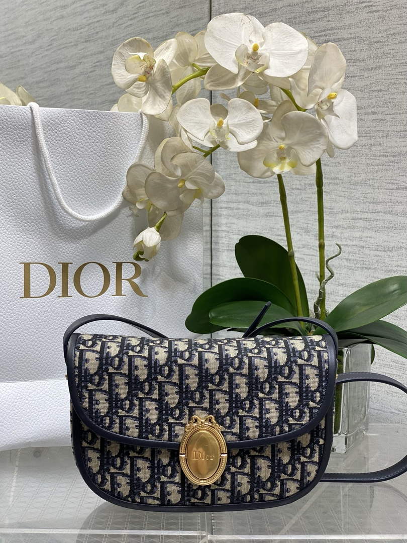 Medium Dior Médaillon Flap Bag - Blue Oblique Jacquard M3922