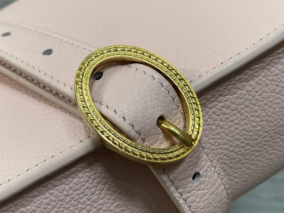 Medium Dior Médaillon Flap Bag - Pink Grained Calfskin M3920