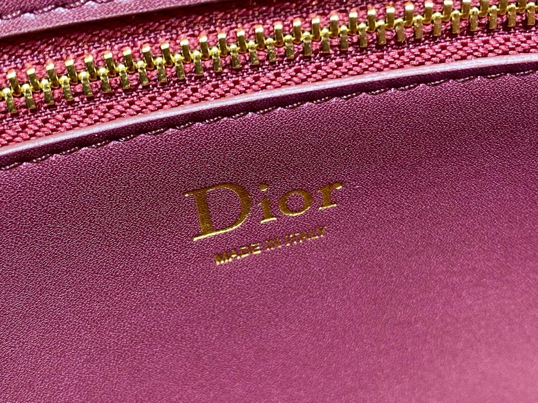 Medium Dior Médaillon Flap Bag - Red Grained Calfskin M3920