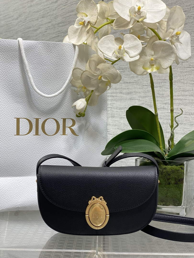 Small Dior Médaillon Flap Bag – Black Grained Calfskin M3919